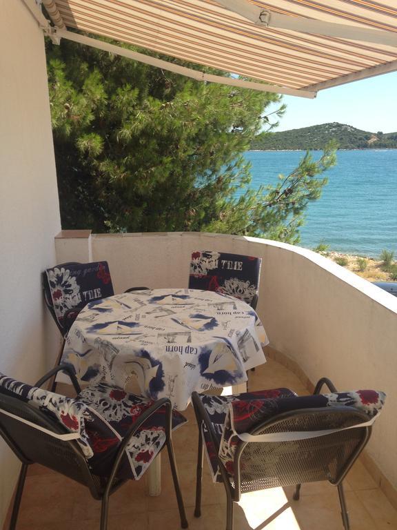 Apartment Puh Betina  Δωμάτιο φωτογραφία